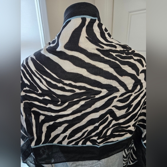 WHITE HOUSE BLACK MARKET WHBM BLACK WHITE ZEBRA PRINT LIGHTWEIGHT SCARF WOMEN OS - Picture 6 of 12